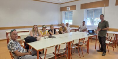 Equipa da Happy Bridge, de Itália, em sessão com o Coordenador do Centro Qualifica